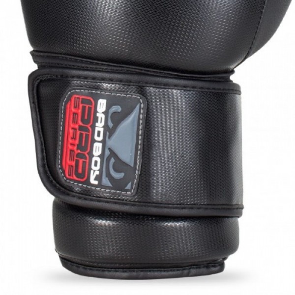 Боксерские перчатки Bad Boy Pro Series 3.0 Black/Grey 14 ун.