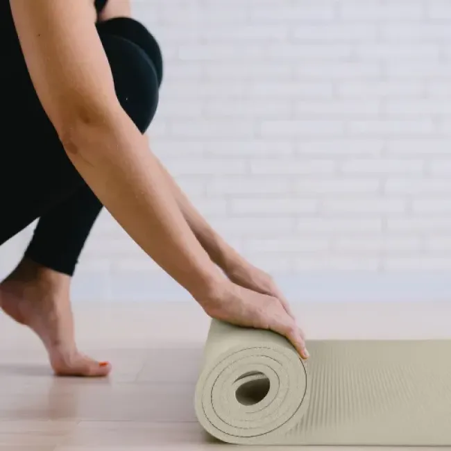 Коврик (мат) для фитнеса и йоги Gymtek NBR 1,5см светло-серый