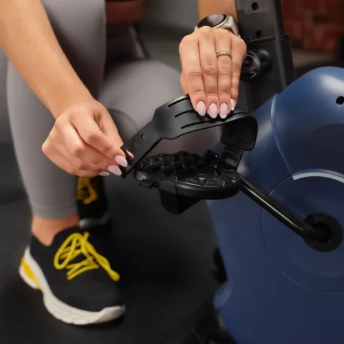 Прочный, безопасный и стабильный тренажер